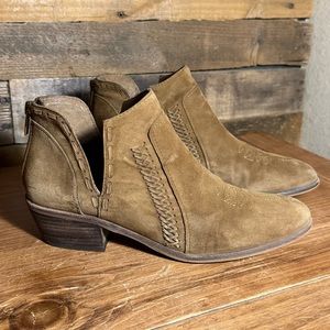 Women Vince Camuto Presita Suede Brown size 9.5‎ Booties Western